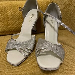 Very fine dance shoes, silver glitter, worn twice, great condition!